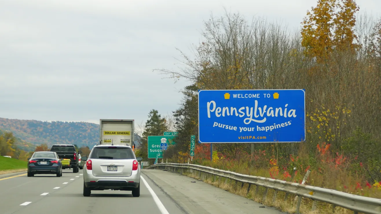 Ejemplo de placas temporales en Pennsylvania emitidas por dealer licenciado