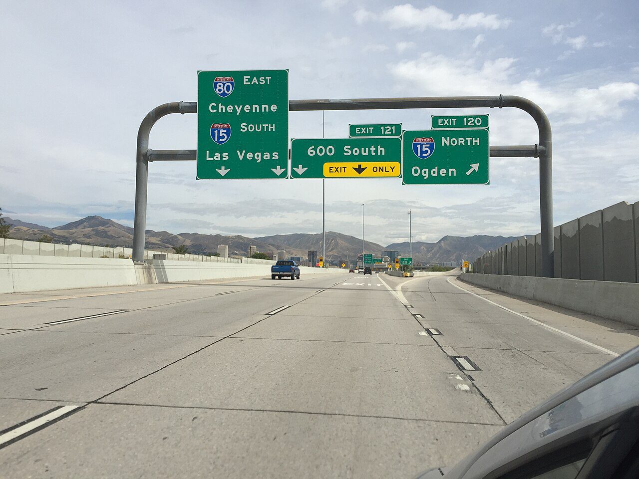 Tráfico en la Interstate 80 en Salt Lake City, Utah, en la salida hacia la I-15 norte a Ogden