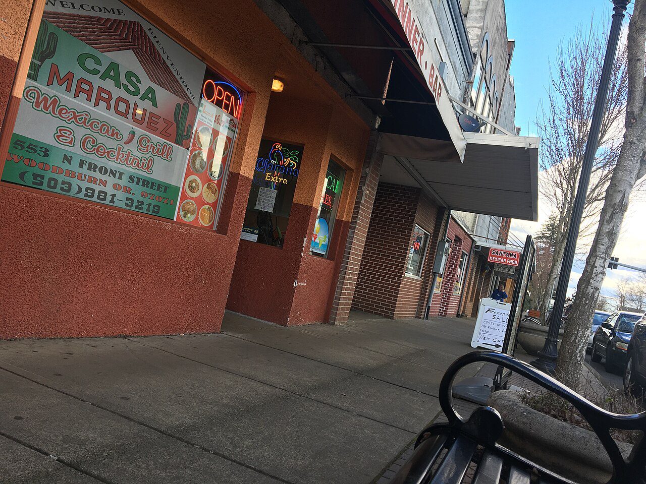 Comercio hispano en Woodburn, Oregon, corazón mexicano del valle del Willamette