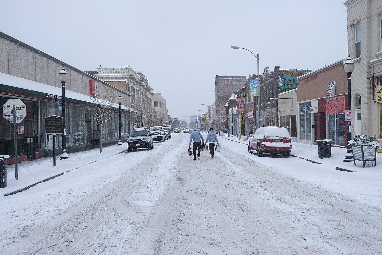 Cherokee Street en St. Louis, Missouri, corredor hispano donde ayudamos a sacar placas temporales