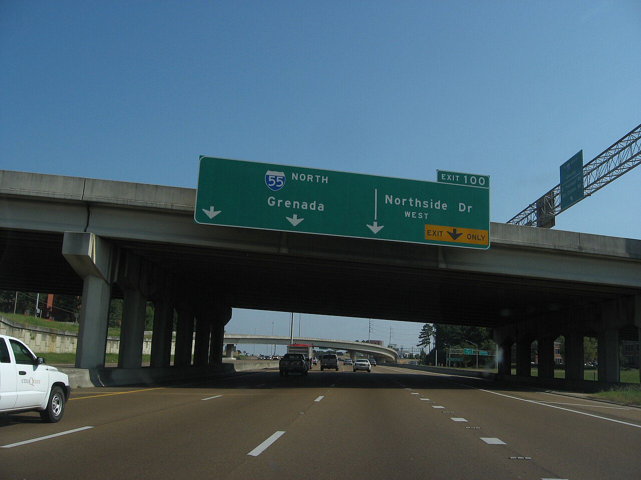 Tráfico en la Interestatal 55 en Jackson, Mississippi, ruta donde se usan placas temporales del estado