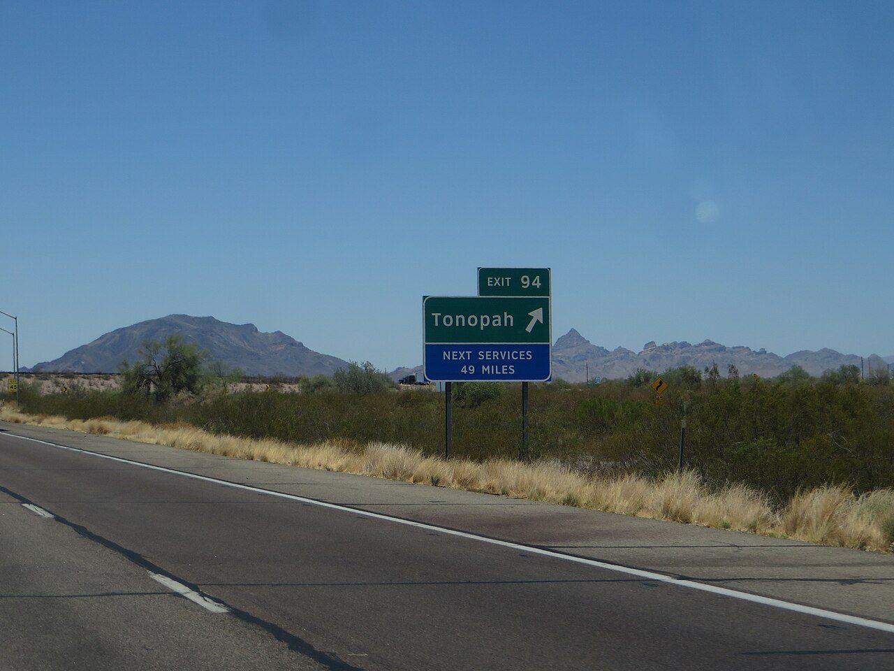 Vehículos en la Interestatal 10 de Arizona, ruta Phoenix-frontera donde se usan placas temporales
