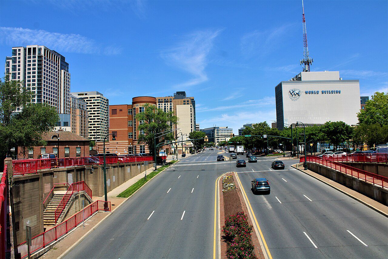 Georgia Avenue en el downtown de Silver Spring, Maryland