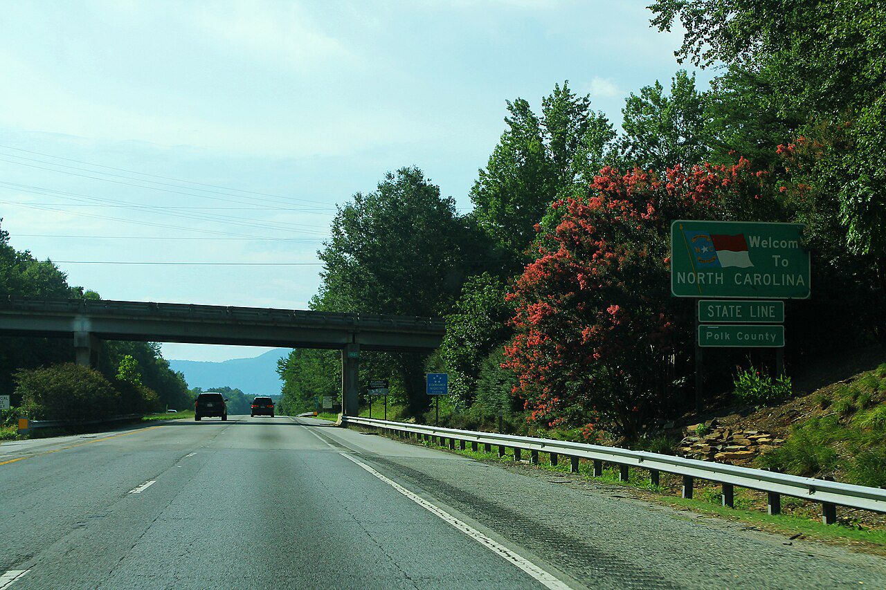 Letrero Welcome to North Carolina en la Interestatal 26, estado donde sacamos placas temporales