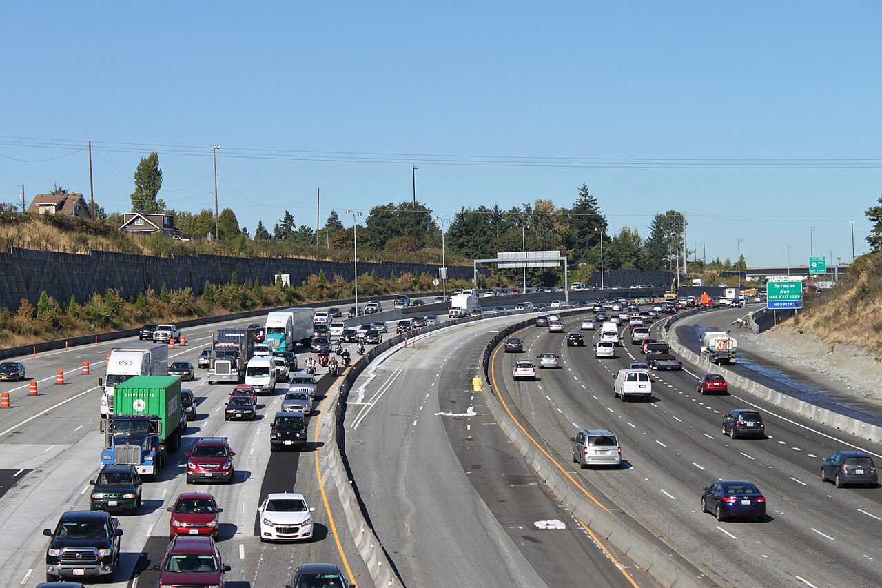 Tráfico rumbo sur en la Interstate 5 en Tacoma, Washington