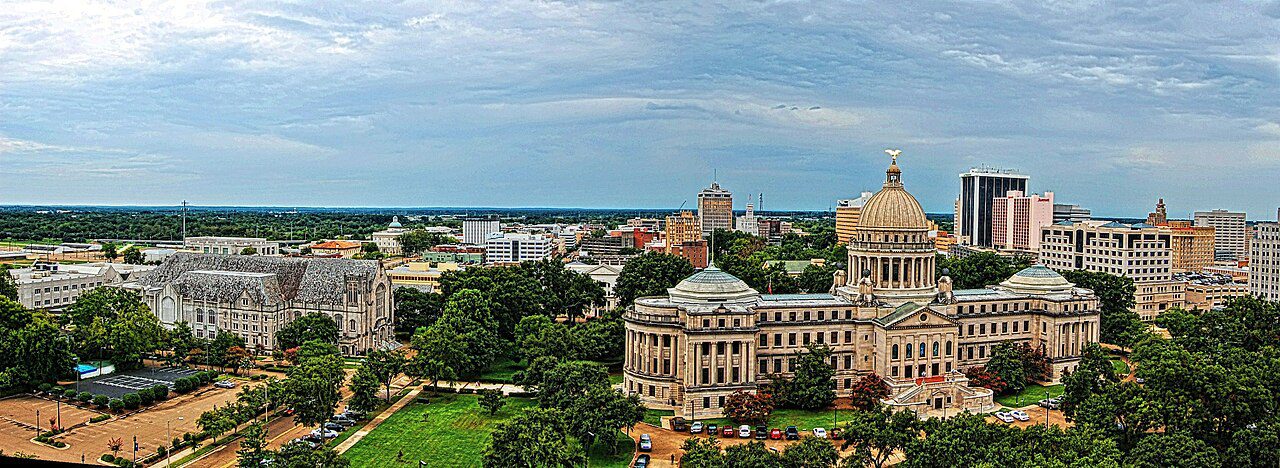 Panorámica del centro de Jackson, Mississippi, con el Capitolio estatal
