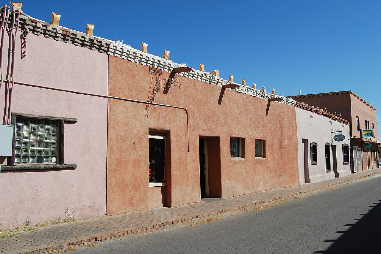 Escena de calle comercial en Las Cruces, New Mexico