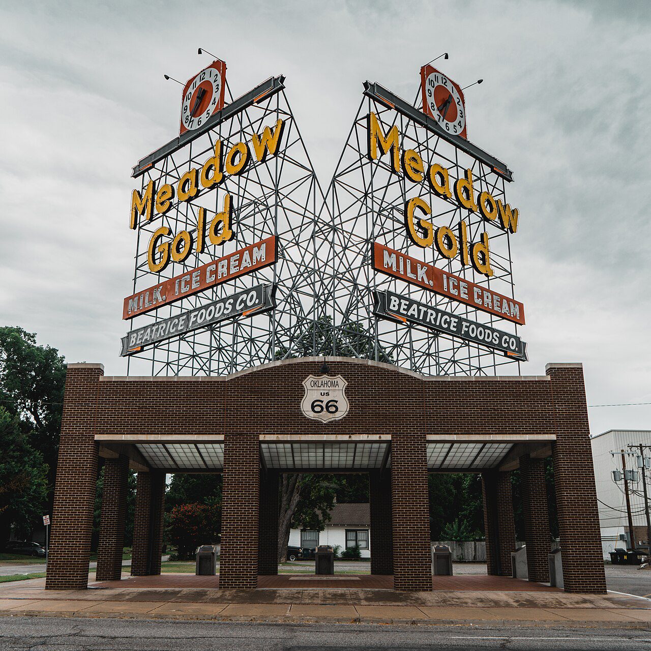 Letrero histórico de la Route 66 en 11th Street, Tulsa, Oklahoma