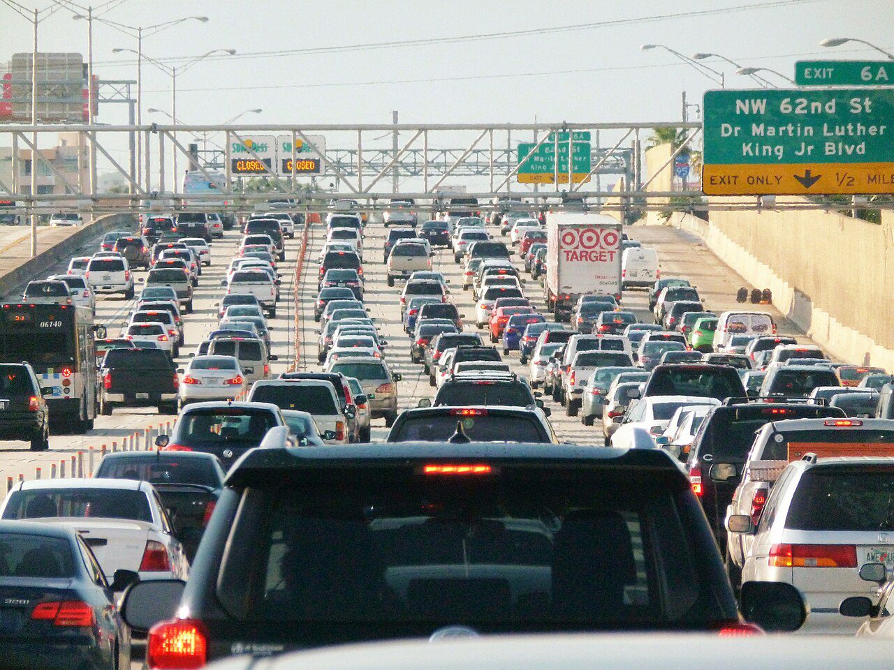 Tráfico en la I-95 de Miami: donde un tag falso de Florida no sobrevive a los lectores de placas