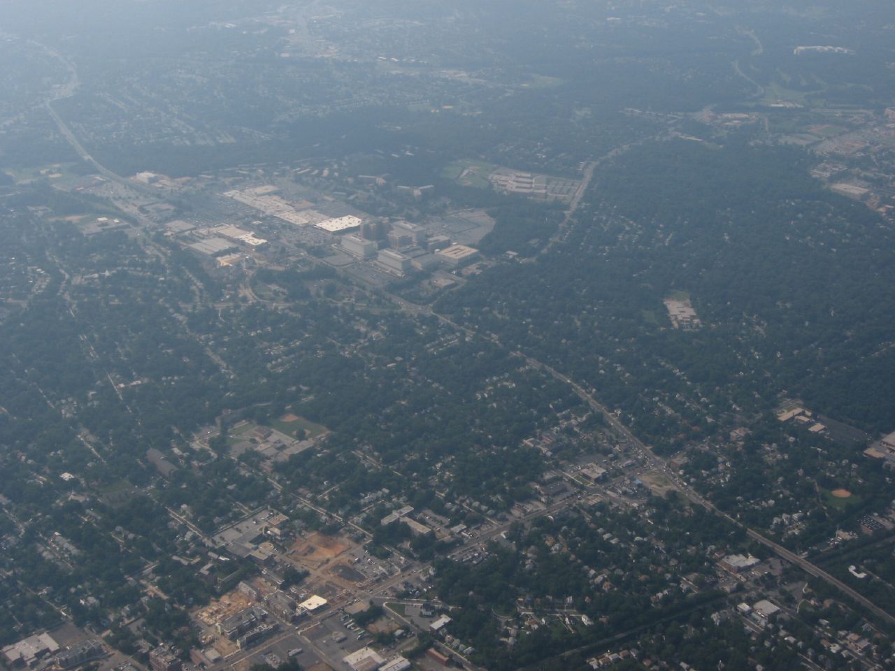 Vista de Prince George's Plaza y sus avenidas en Hyattsville, Maryland
