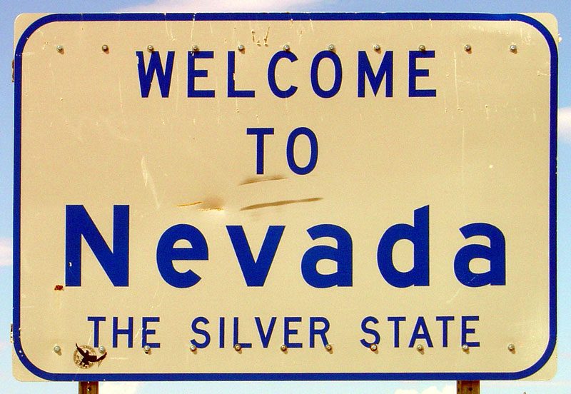 Letrero Welcome to Nevada en la carretera, entrada al estado donde gestionamos placas temporales
