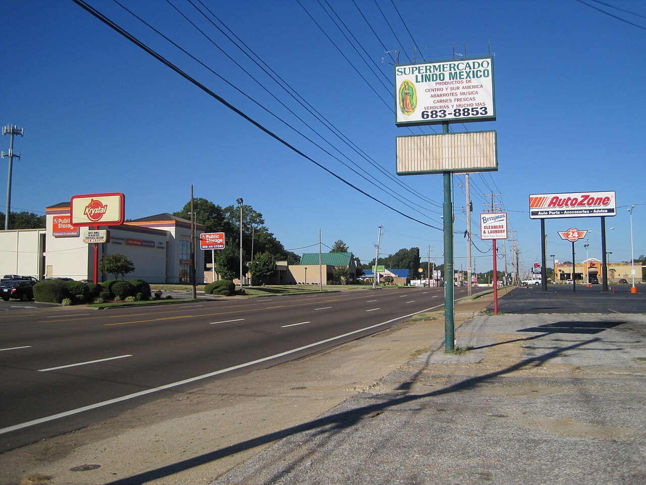 Summer Avenue en Berclair, corredor comercial hispano de Memphis, Tennessee