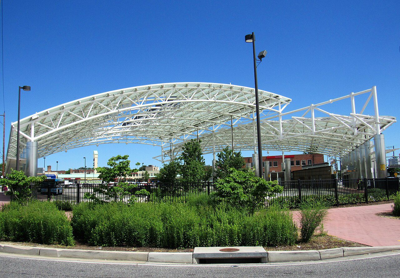 Transit center de Langley Park en University Boulevard, corazón hispano de Maryland