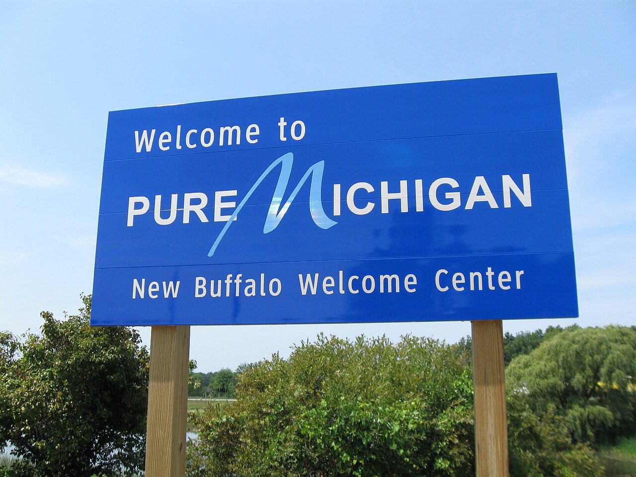 Letrero Welcome to Michigan en New Buffalo, entrada al estado donde tramitamos placas temporales
