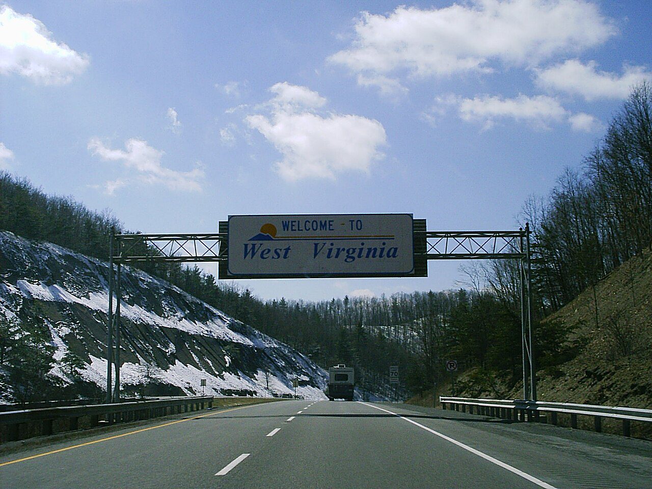 Letrero Welcome to West Virginia en la Interestatal 64, entrada al estado donde sacamos placas temporales