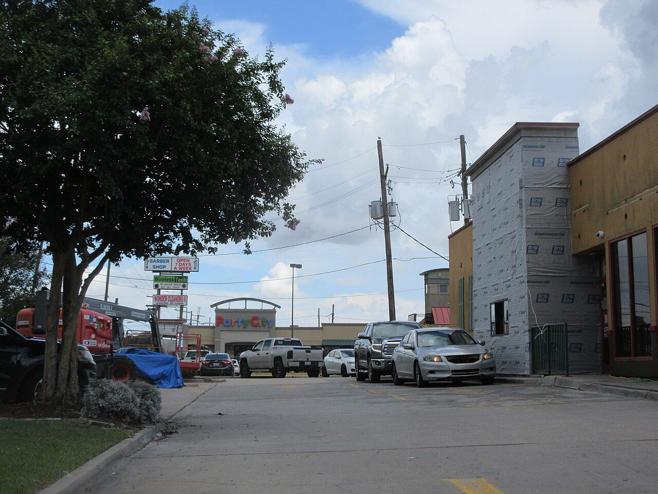 Williams Boulevard en Kenner, Luisiana, corazón hispano del área de New Orleans — placas temporales cerca de ti