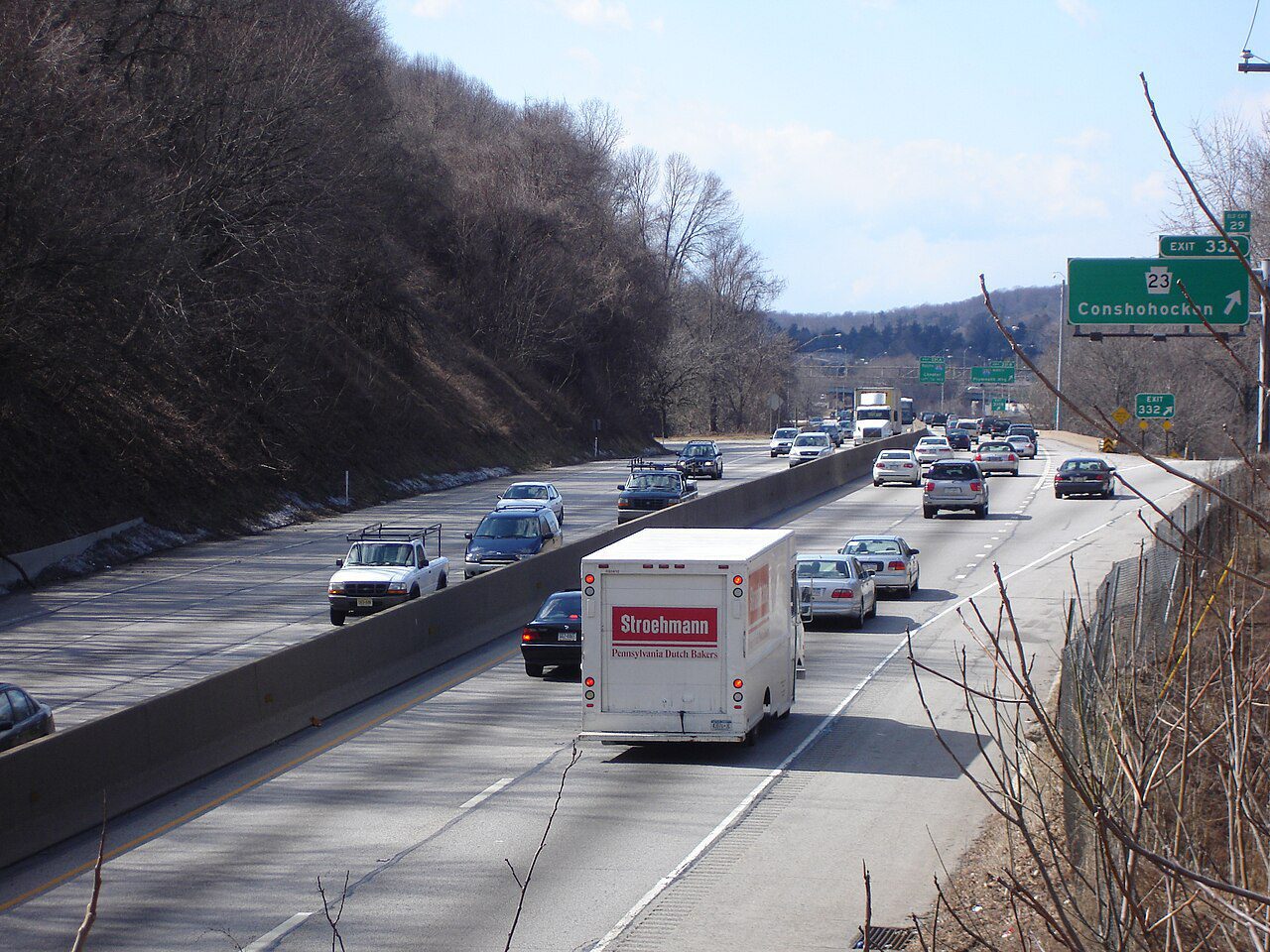 Tráfico en la Schuylkill Expressway de Philadelphia, donde se usan las placas temporales de Pennsylvania